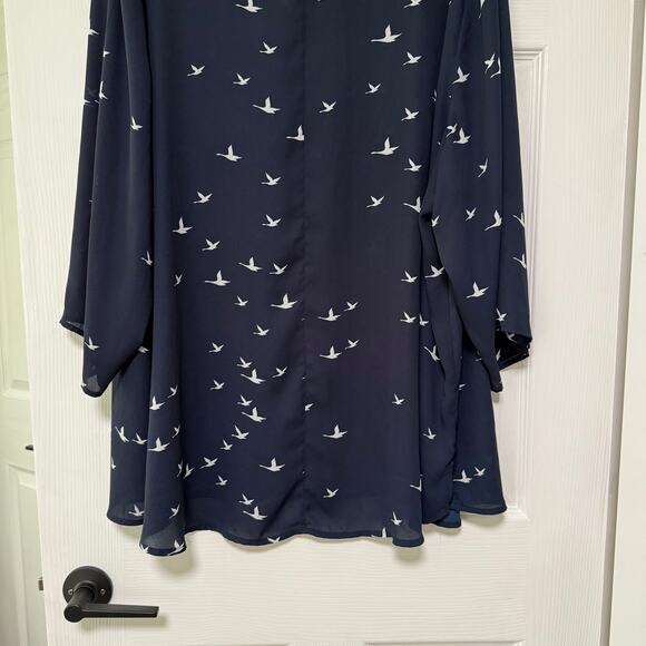 Catherines Women's Navy Stork Print Roll Tab Sleeve Top Size 4X-30/32W - Picture 9 of 10